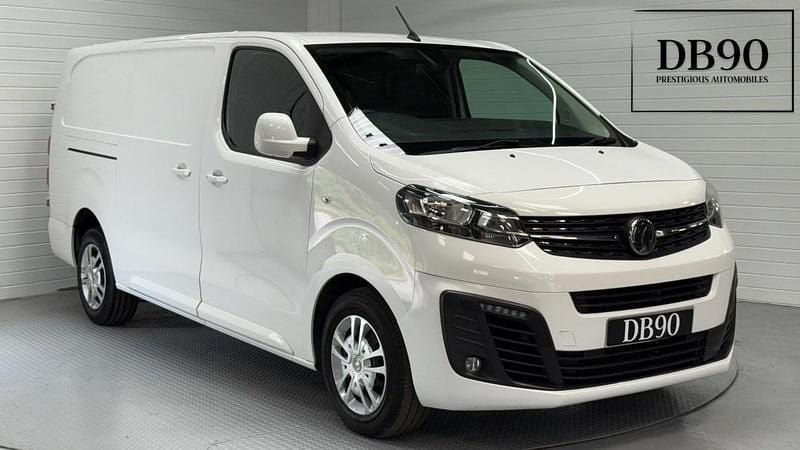 White Used 2021 Vauxhall Vivaro Sportive Van | £11,650 (Fair price) - Image 1/4
