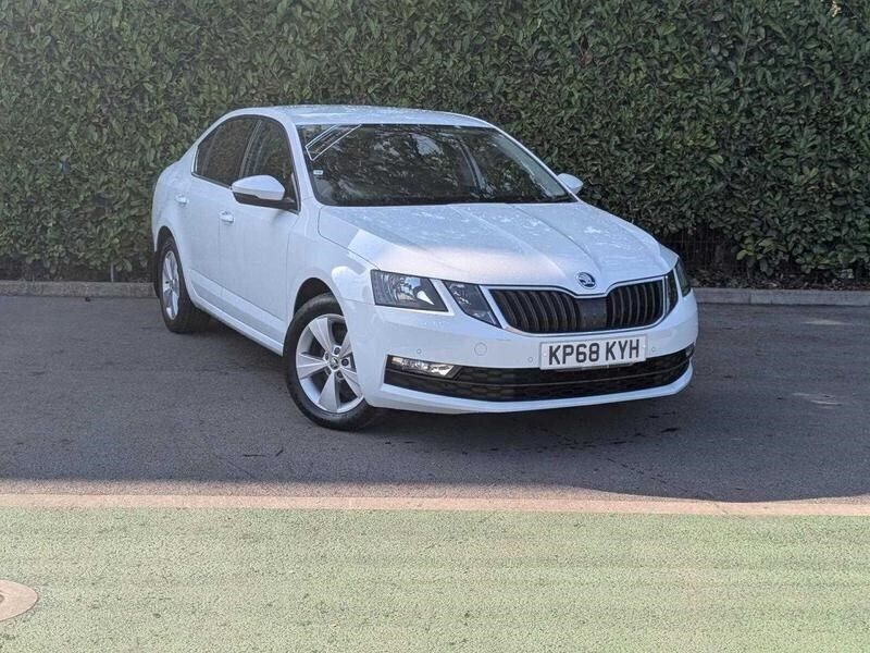 White Used 2018 Skoda Octavia SE Technology Hatchback | £11,795 (Fair price) - Image 1/4