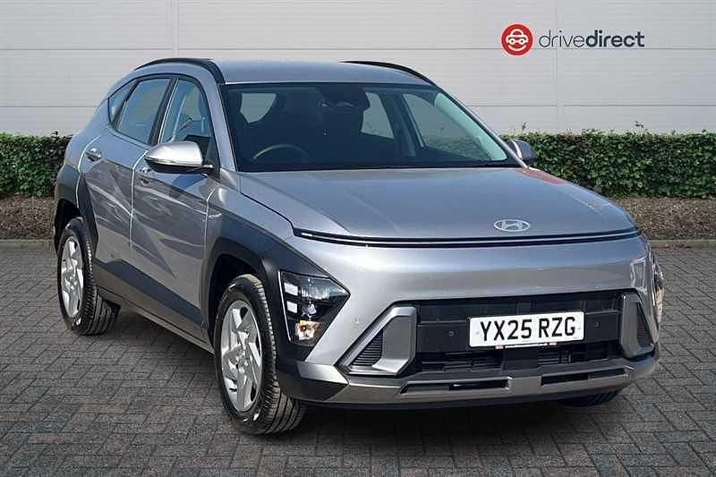 Metallic shimmering silver New 2025 Hyundai Kona Advanced SUV | £22,739 (Super price) - Image 1/4
