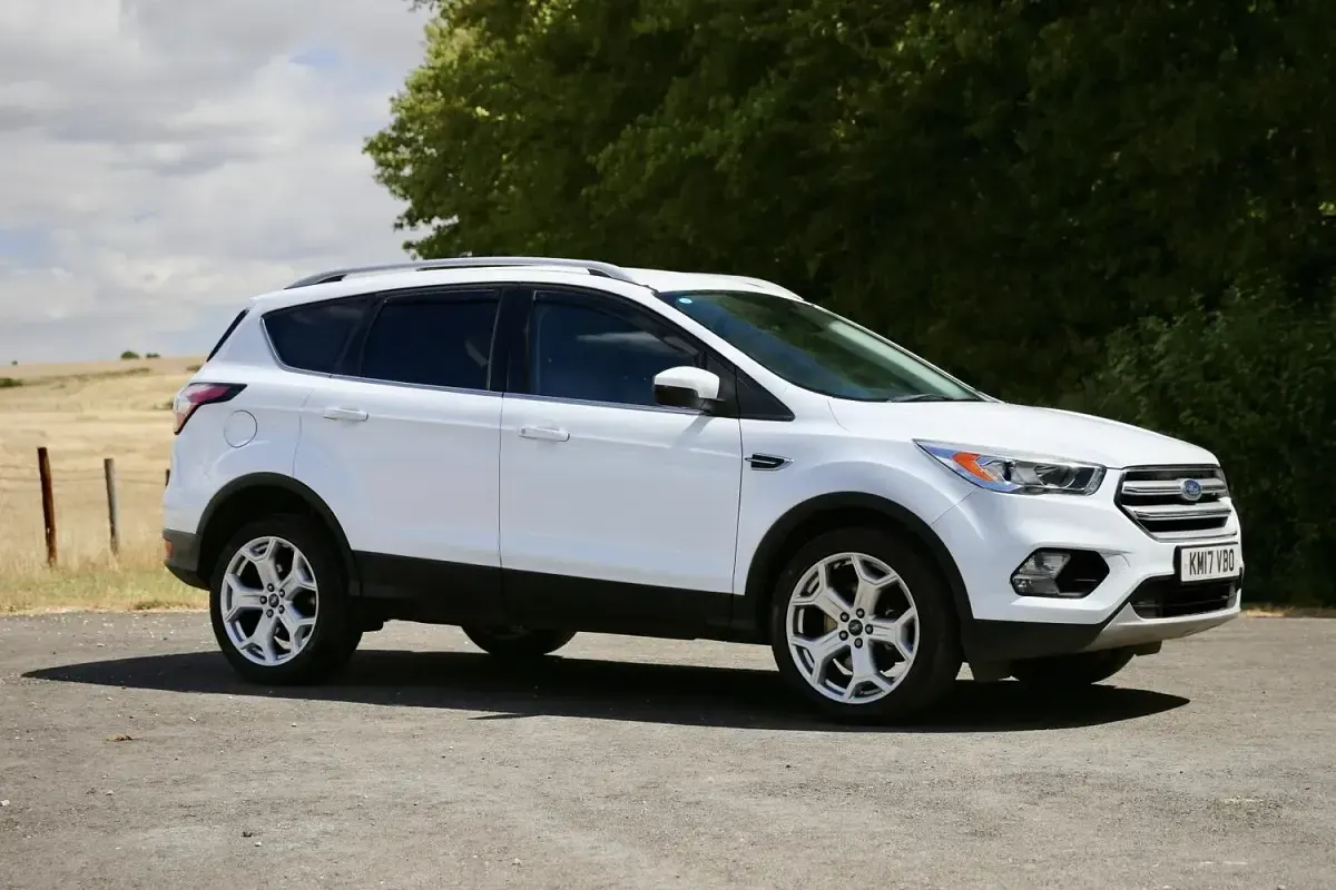 Used Ford Kuga Titanium 120 HP (88 kW) 2017 White SUV