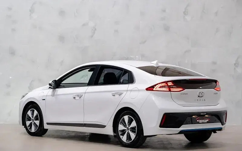 Used Hyundai Ioniq Premium SE 141 HP (103 kW) 2018 White Hatchback