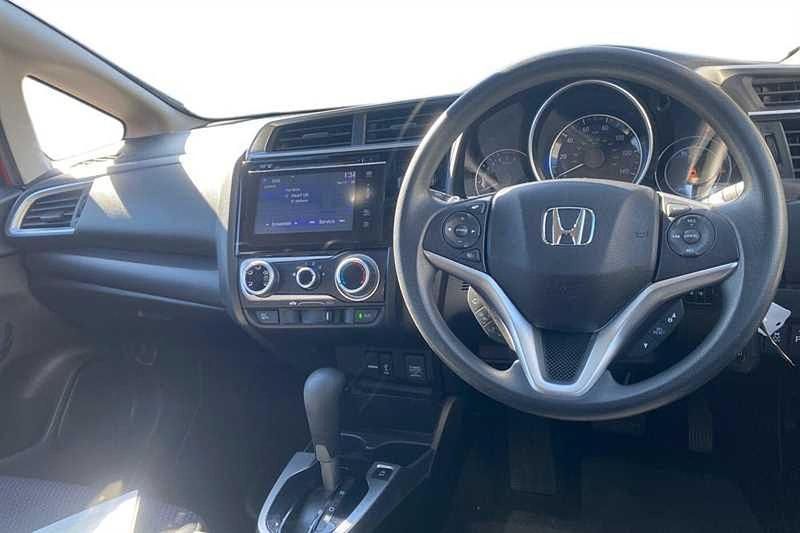 Used Honda Jazz SE 102 HP (75 kW) 2019 Rallye red Hatchback