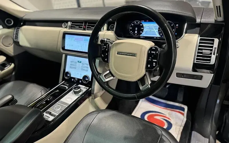 Used Land Rover Range Rover Vogue 275 HP (202 kW) 2019 Silver SUV