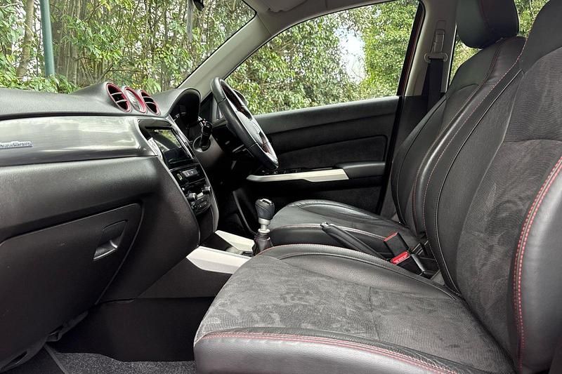 Used Suzuki Vitara 140 HP (102 kW) 2018 Red SUV