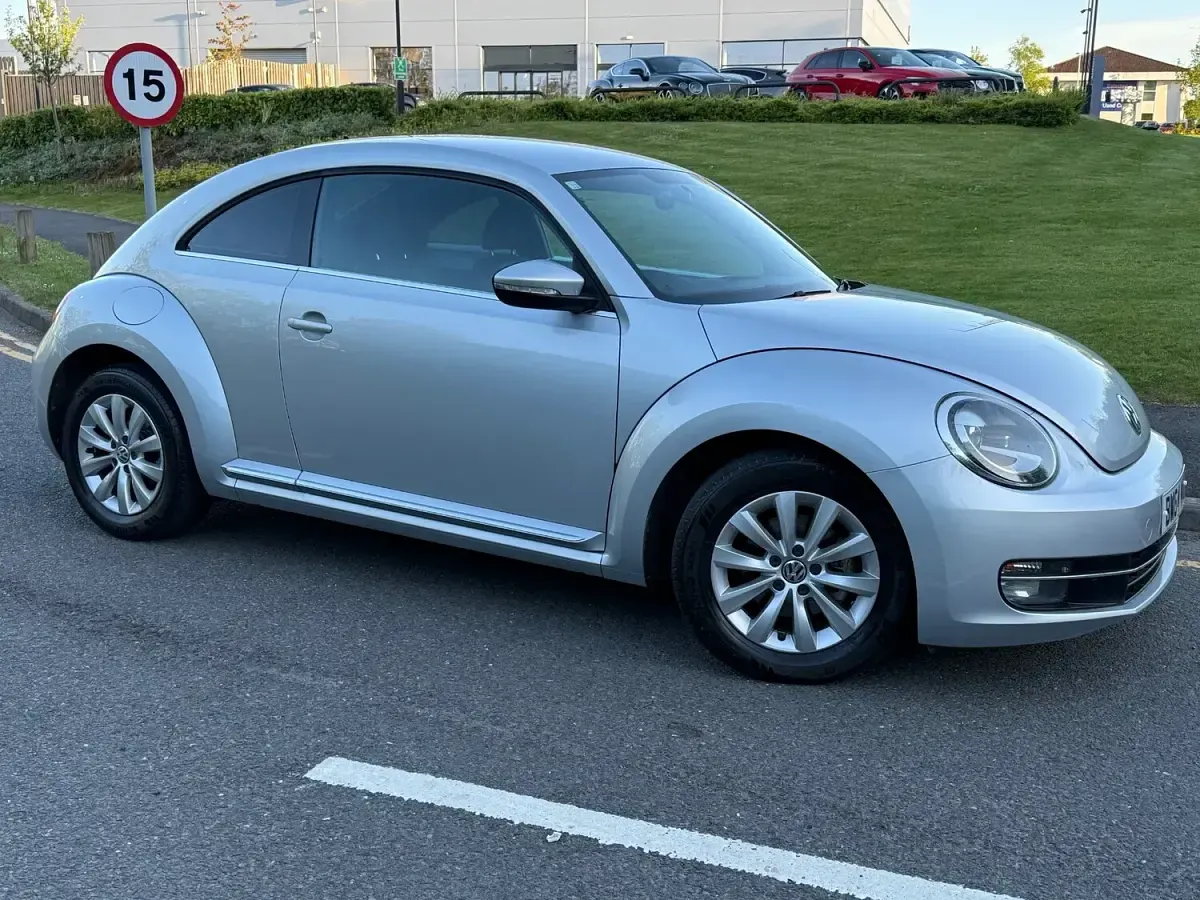 Begagnad VW Beetle 105 HK (77 kW) 2014 Silver Halvkombi
