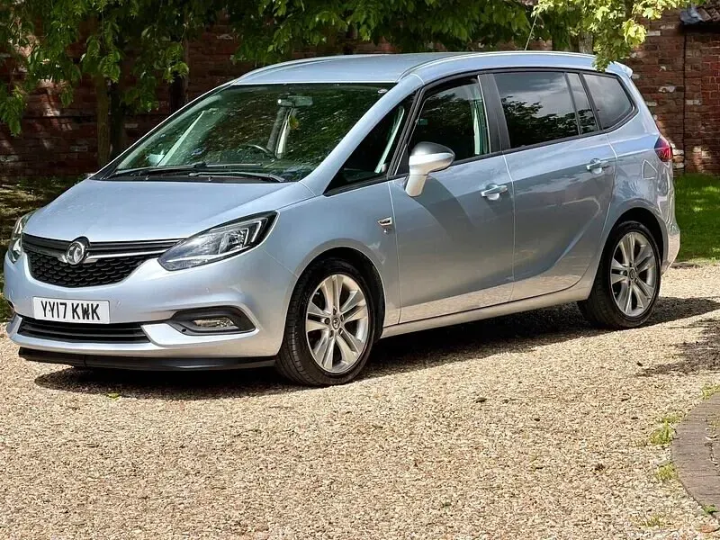Used Vauxhall Zafira SRi 140 HP (102 kW) 2017 Silver MPV