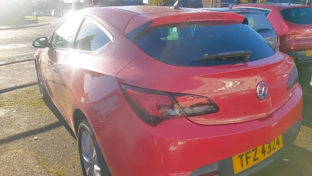 Used Vauxhall Astra GTC Sport 108 HP (79 kW) 2014 Red Hatchback