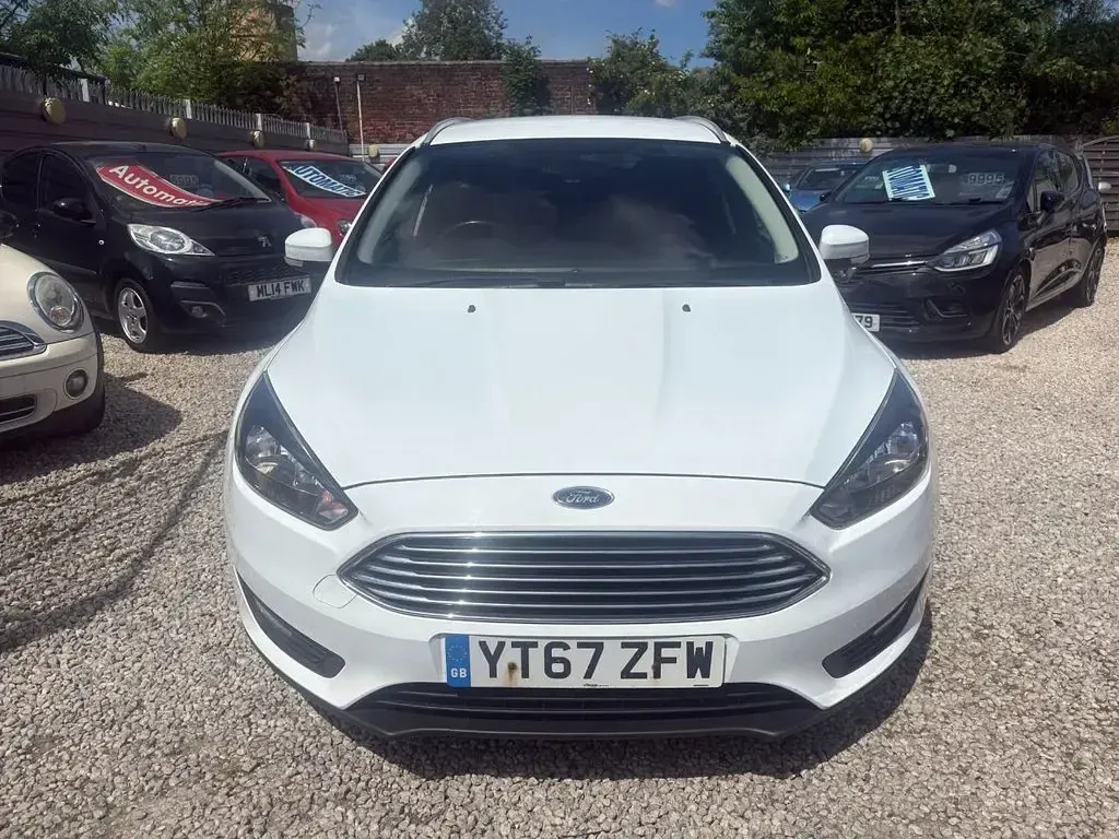 Used Ford Focus Zetec 120 HP (88 kW) 2017 White Estate