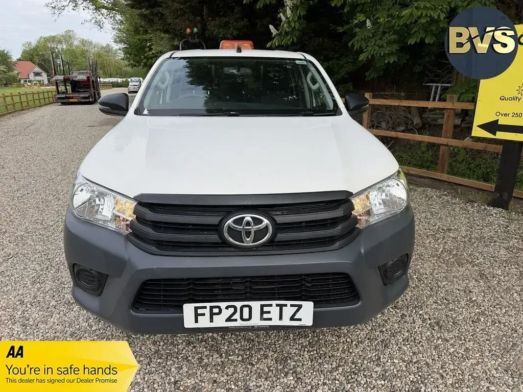 Used Toyota HiLux Active 150 HP (110 kW) 2020 White Pickup