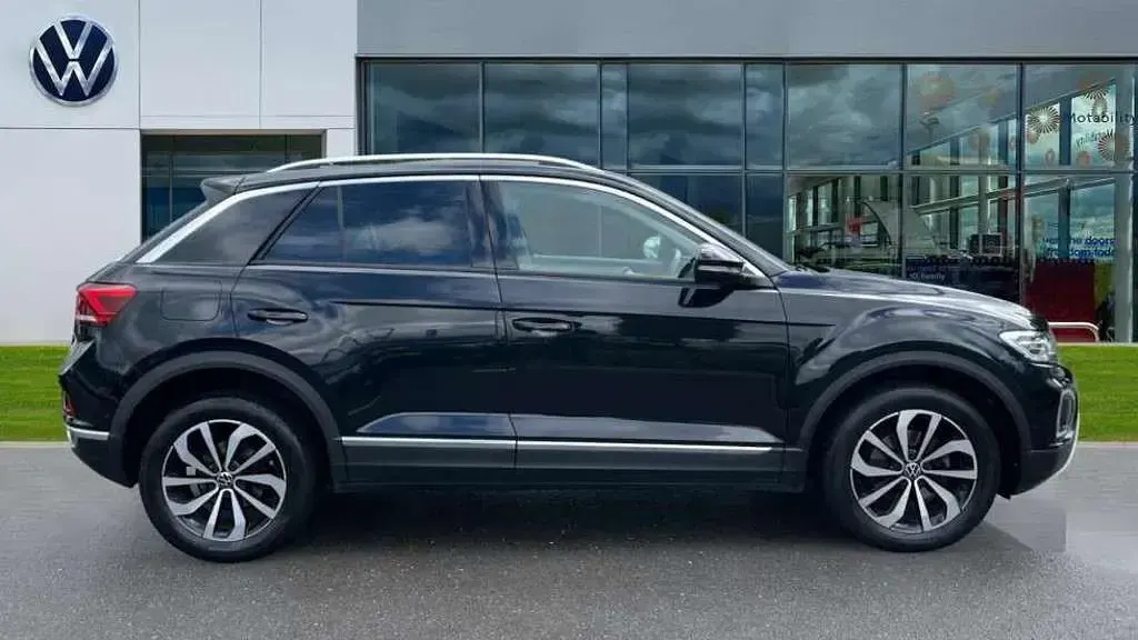 Used VW T-Roc Style 110 HP (80 kW) 2022 Deep black pearl SUV