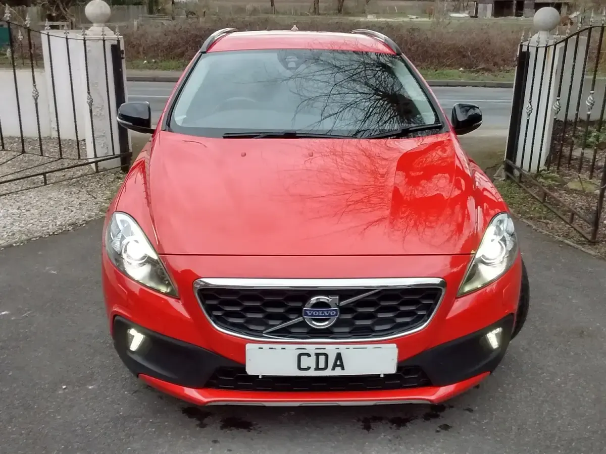 Used Volvo V40 2015 Red Hatchback