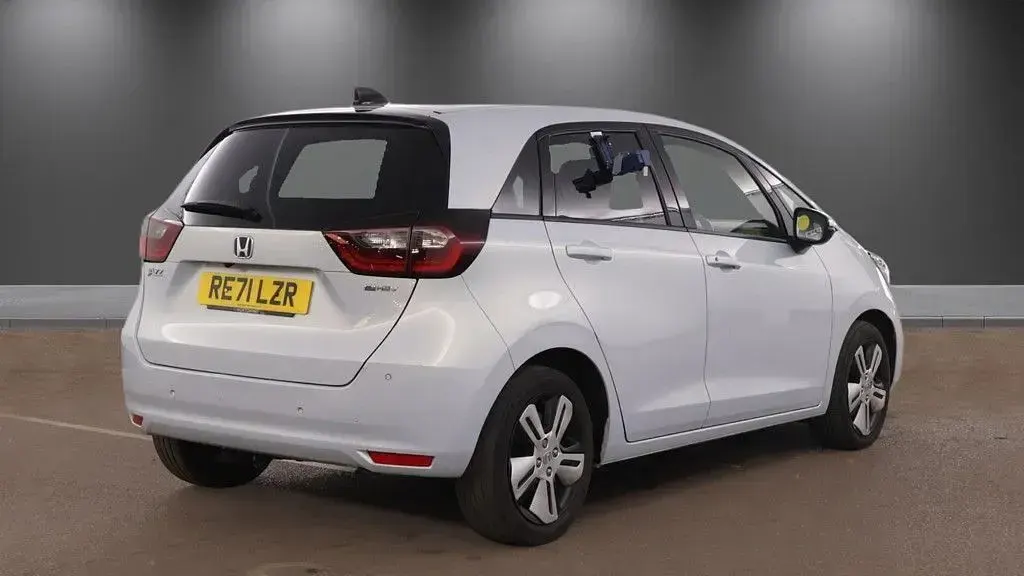 Used Honda Jazz Hybrid 109 HP (80 kW) 2021 White Hatchback