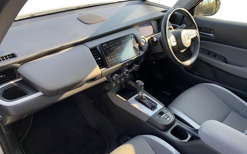 Used Honda Jazz Hybrid 109 HP (80 kW) 2023 White Hatchback