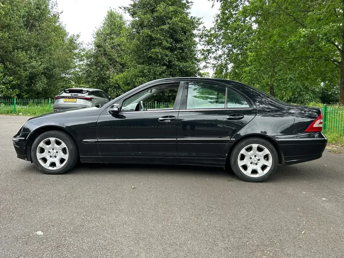 Used Mercedes C180 Elegance 143 HP (105 kW) 2006 Black Sedan