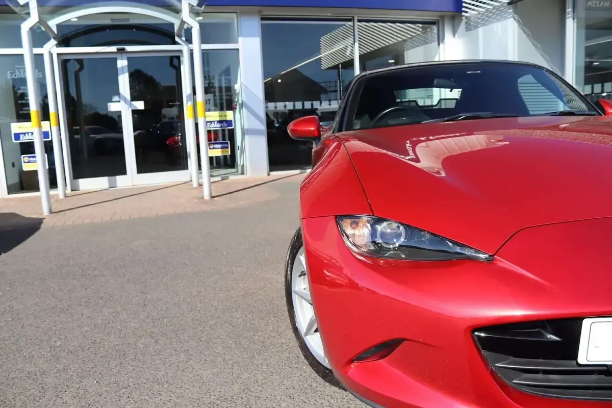 Used Mazda MX5 131 HP (96 kW) 2016 Soul red Cabriolet