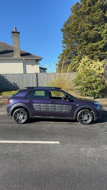 Used Citroën C4 Cactus Feel 2016 Purple Hatchback
