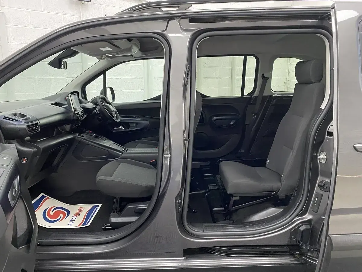 Usado Peugeot Rifter Allure 2023 Cinzento Monovolume