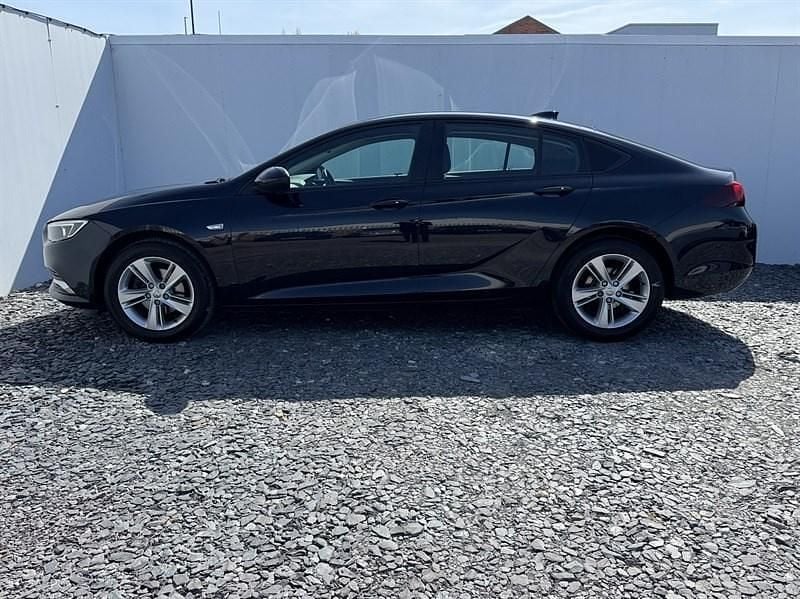 Second-hand Vauxhall Insignia Design Edition 165 CP (121 kW) 2018 Albastru Hatchback
