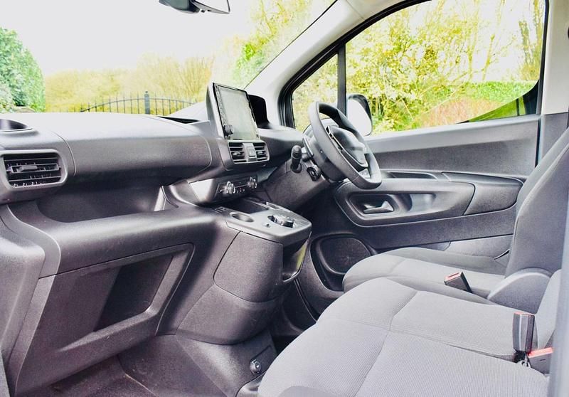 Used Peugeot Partner Premium 130 HP (95 kW) 2022 White MPV