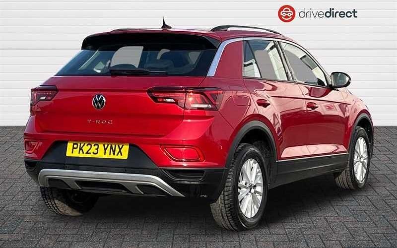 Used VW T-Roc Life 110 HP (80 kW) 2023 Red SUV