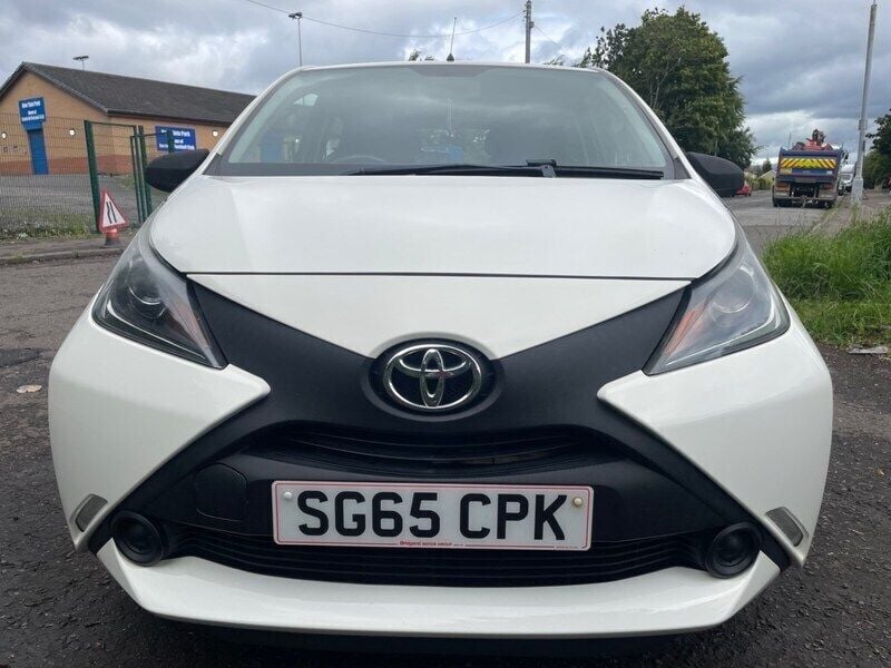 White Used 2015 Toyota Aygo Hatchback | £3,295 (Good price) - Image 1/4