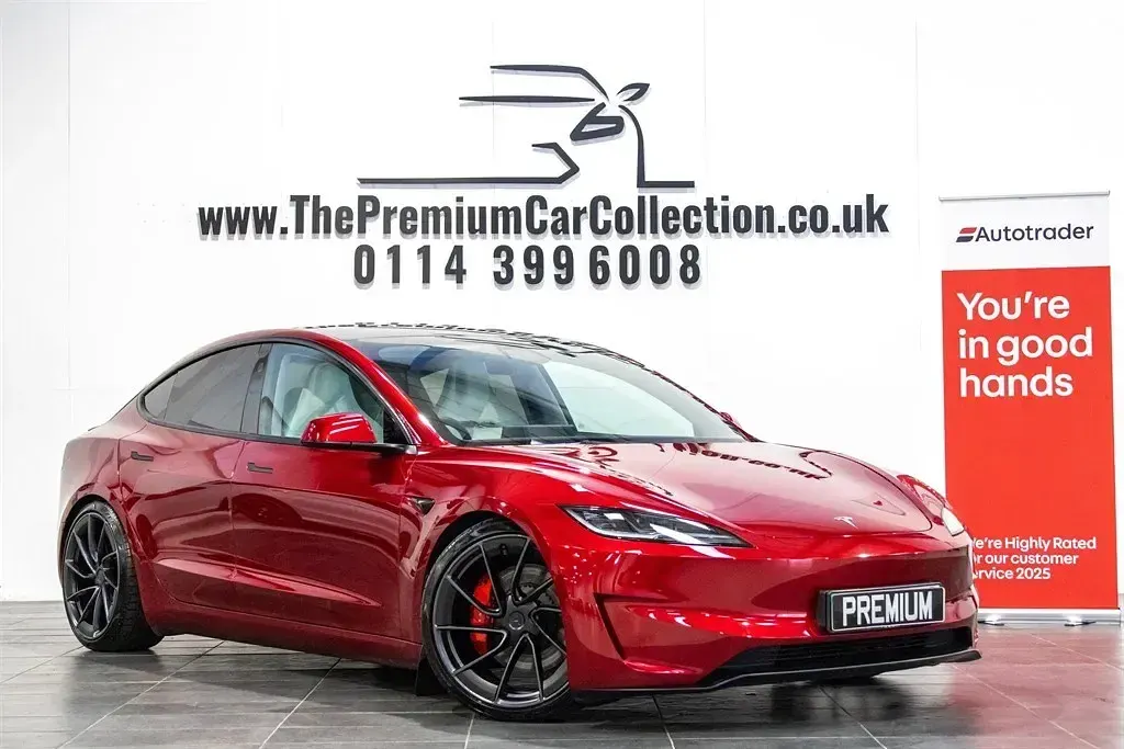Używany Tesla Model 3 Performance 461 kW (627 KM) 2024 Czerwony Sedan/Limuzyna