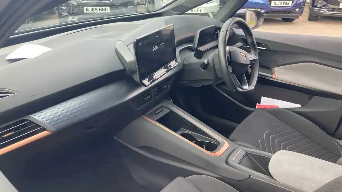 Usado Cupra Born e-Boost 169 kW (230 HP) 2023 Prateado Citadino