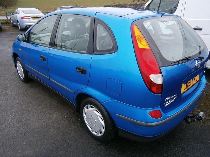 Used Nissan Almera S 114 HP (83 kW) 2002 Blue Hatchback