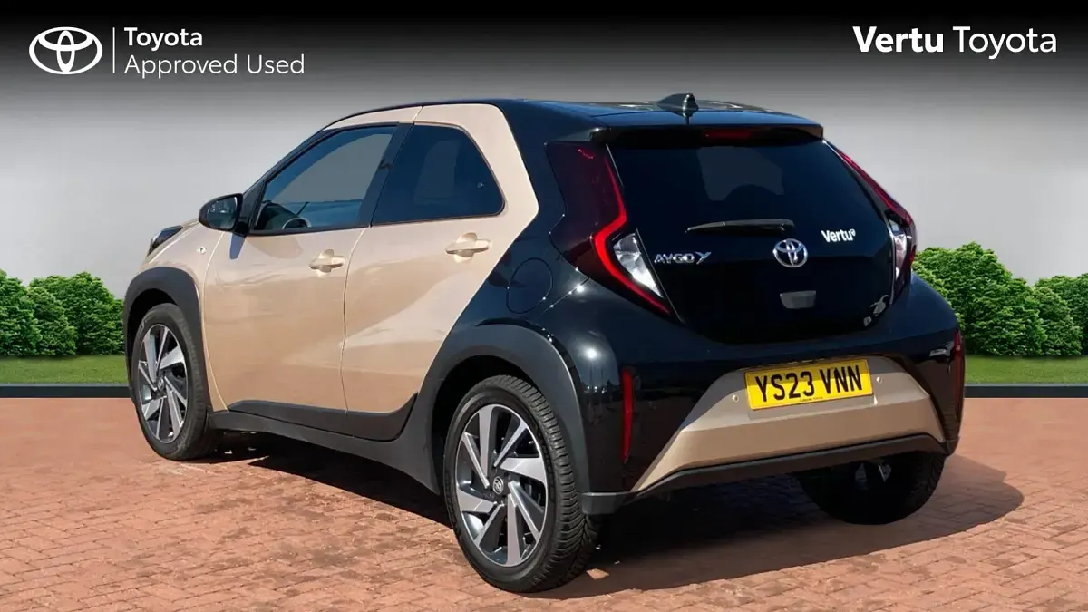 Used Toyota Aygo X 72 HP (52 kW) 2023 Beige SUV