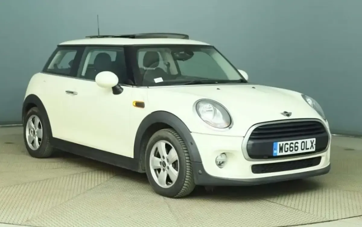 Used Mini ONE Hatch 102 HP (75 kW) 2016 White Hatchback