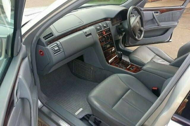 Used Mercedes E240 Elegance 170 HP (125 kW) 2001 Sedan
