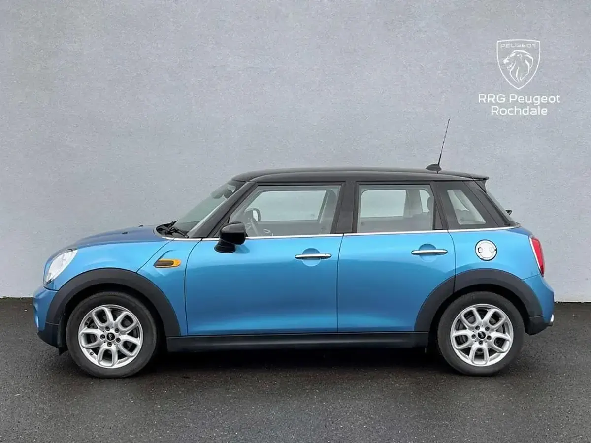 Used Mini Cooper Hatch 134 HP (98 kW) 2017 Blue Hatchback