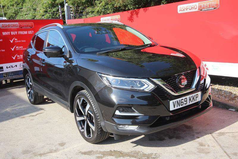 Black Used 2018 Nissan Qashqai Tekna SUV | £11,695 (A bit pricey) - Image 1/4