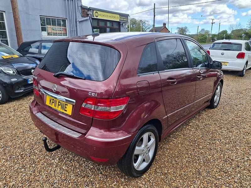 Used Mercedes B200 SE 2011 Red MPV