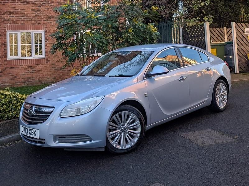 Begagnad Vauxhall Insignia 2013 Silver Halvkombi