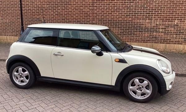 Begagnad Mini ONE Hatch 2007 Vit Halvkombi