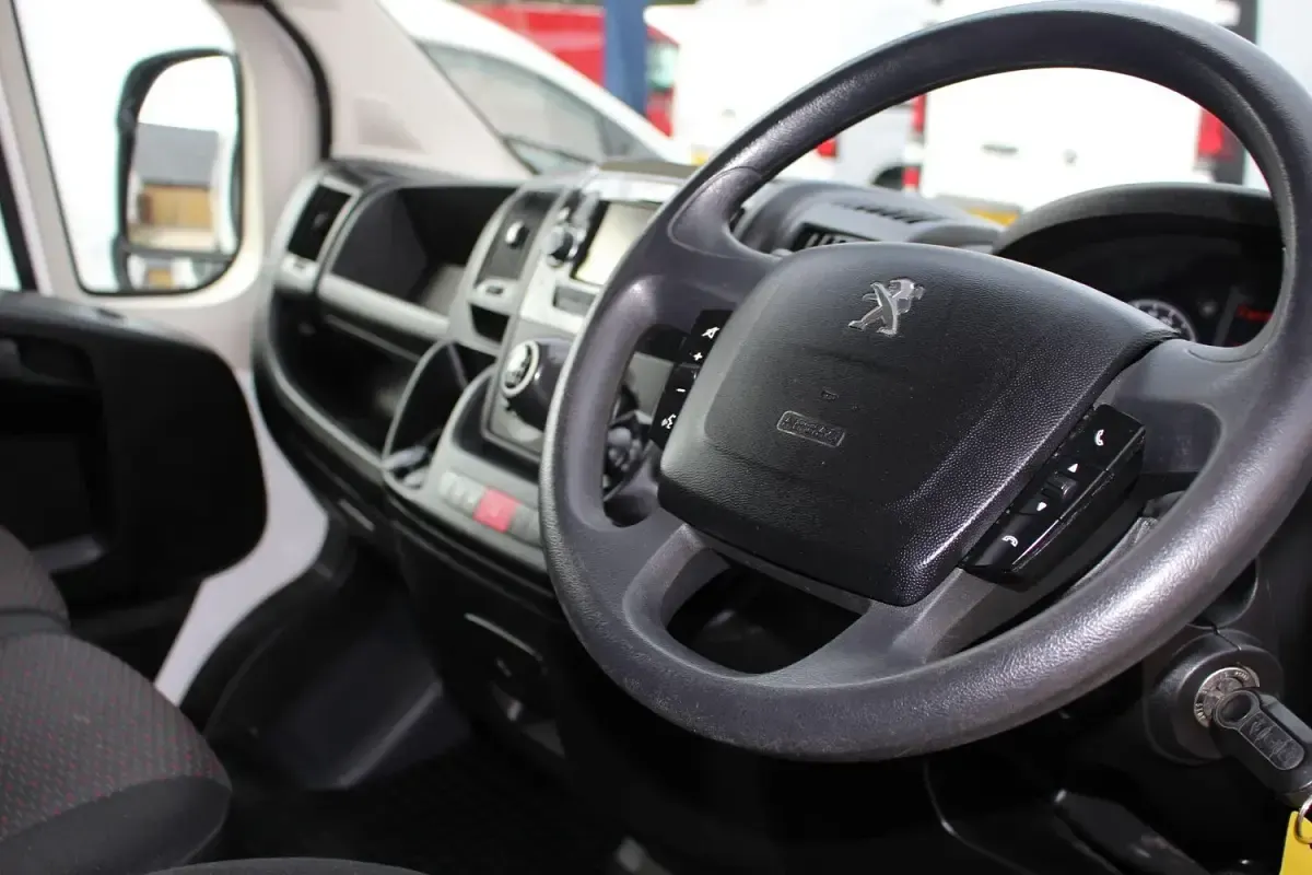 Used Peugeot Boxer S 140 HP (102 kW) 2021 White Van