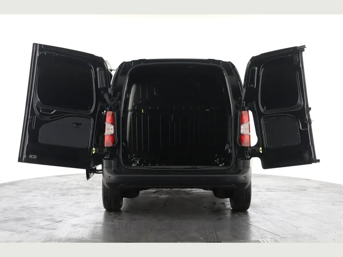 New Peugeot Partner 131 HP (96 kW) 2026 Black MPV