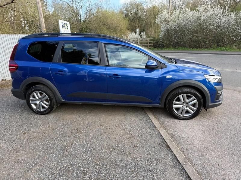 Usado Dacia Jogger Comfort 110 CV (80 kW) 2022 Azul Monovolumen