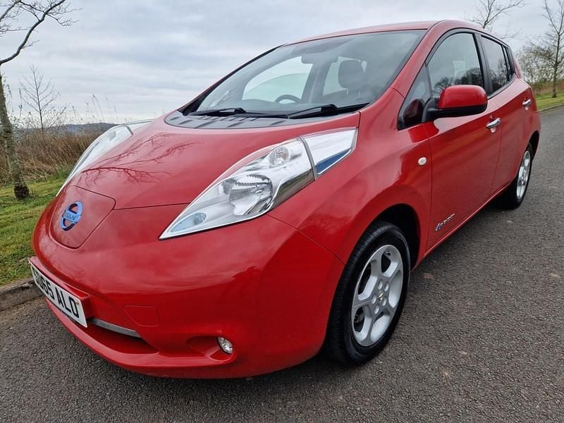 Used Nissan Leaf Acenta 80 kW (109 HP) 2015 Red Hatchback