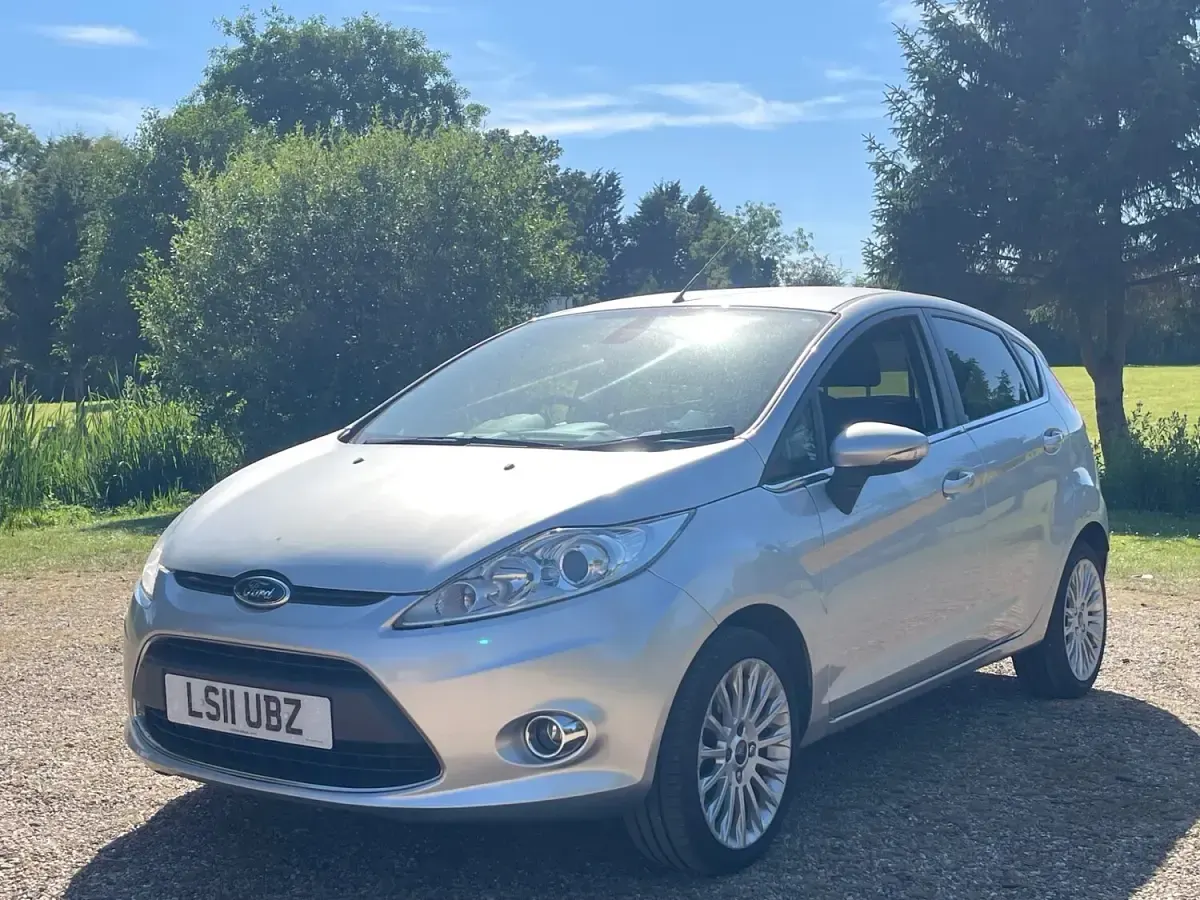 Used Ford Fiesta Titanium 96 HP (70 kW) 2011 Silver Hatchback