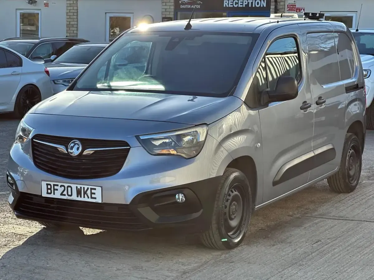 Usado Vauxhall Combo Edition 100 CV (73 kW) 2020 Gris Monovolumen