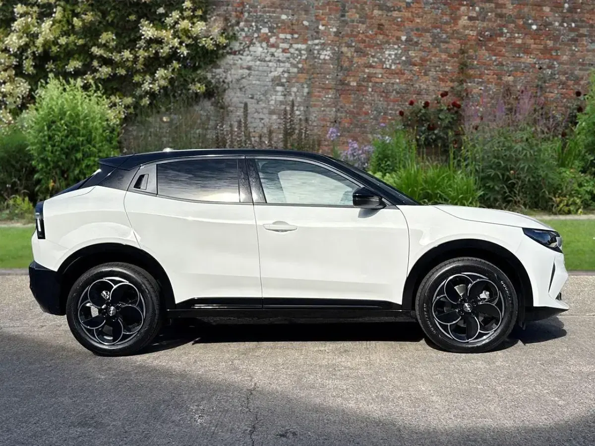 New Alfa Romeo GT Junior 134 HP (98 kW) 2026 White SUV