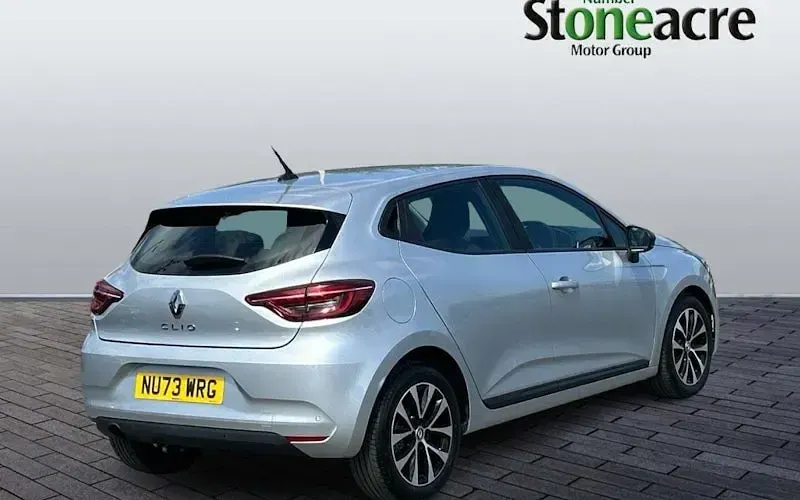 Used Renault Clio Evolution 90 HP (66 kW) 2023 Silver Hatchback