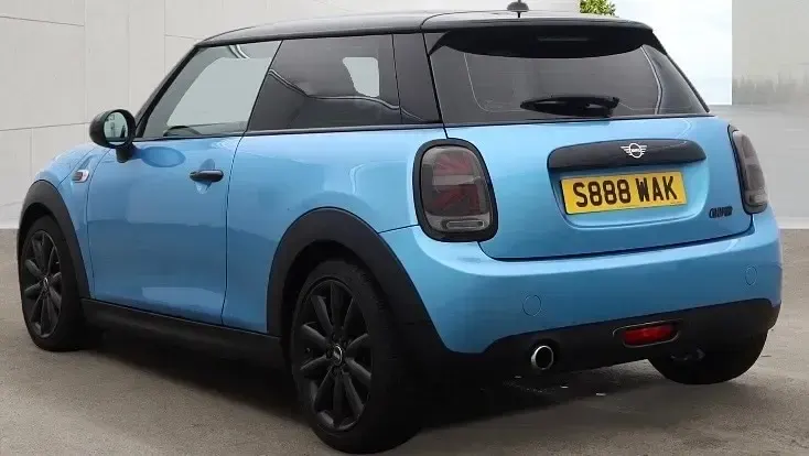 Used Mini Cooper D Hatch 116 HP (85 kW) 2017 Blue Hatchback