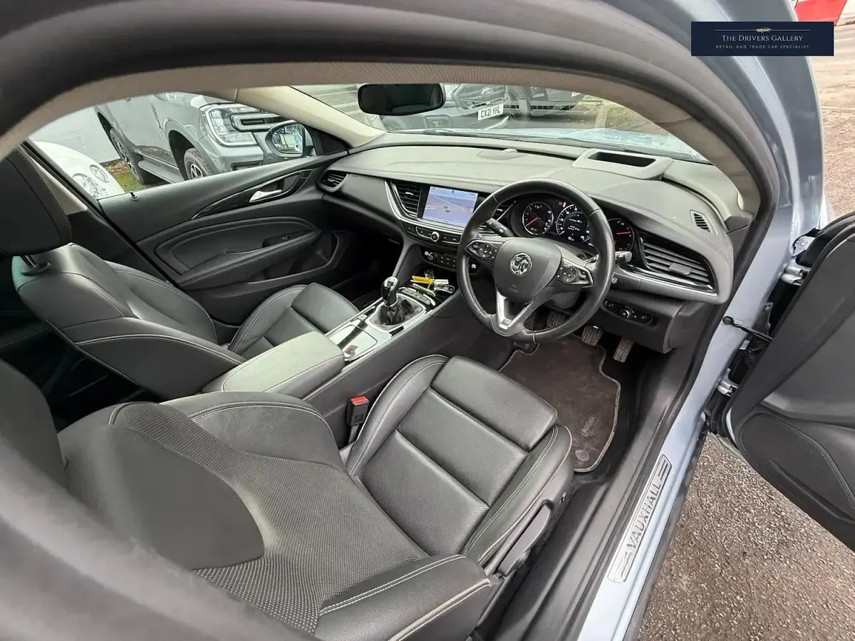 Used Vauxhall Insignia Elite 170 HP (125 kW) 2017 Silver Estate