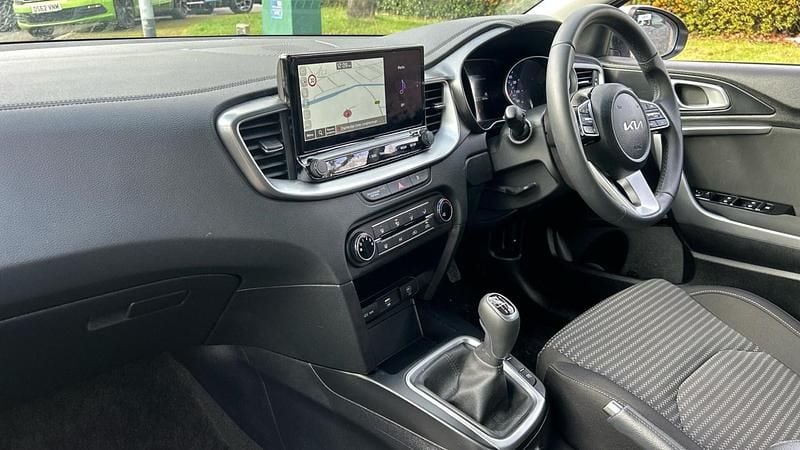 Used Kia Ceed 138 HP (101 kW) 2025 White Hatchback