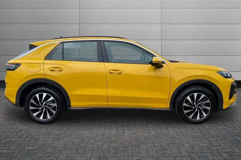 New VW T-Roc Life 116 HP (85 kW) 2026 Canary yellow SUV