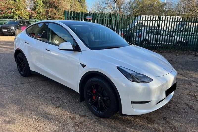 White Used 2023 Tesla Model Y Long Range AWD SUV | £28,995 (Fair price) - Image 1/1