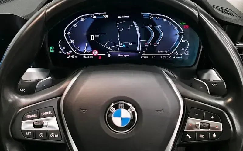 Used BMW 330e Sport Line 292 HP (214 kW) 2019 White Sedan
